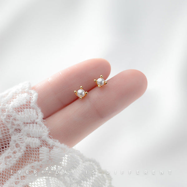 Small Sweet Pearl Earrings