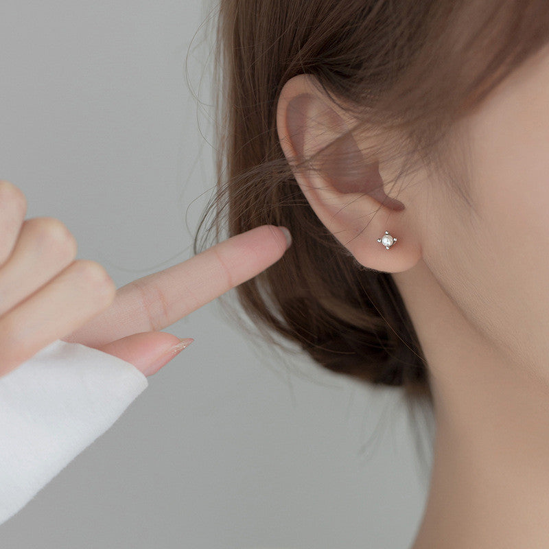 Small Sweet Pearl Earrings